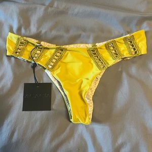 Acacia Chuns bottoms - Large - New with tags and liner